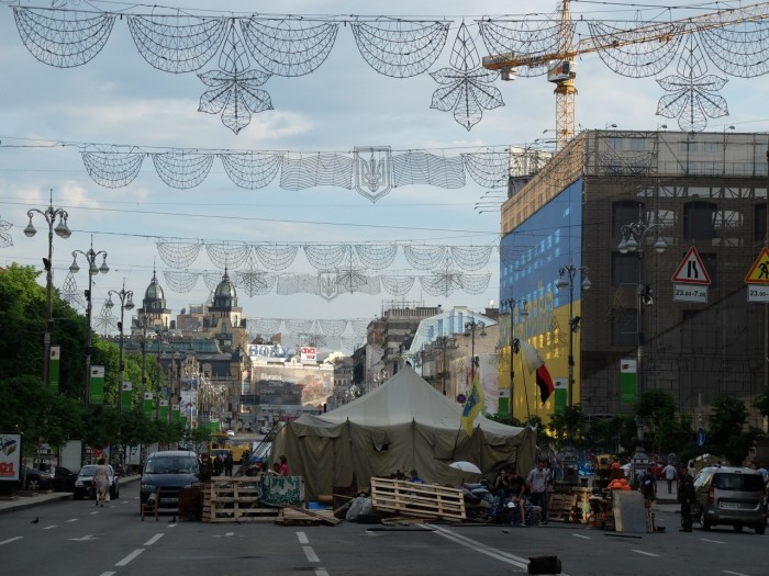 C’est la plus belle avenue de Kiev. Les Champs Elysées de la capitale ukrainienne revisités par les post-révolutionnaires.