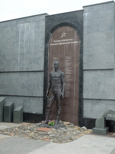 Ce monument est dédié aux victimes du conflit qui a opposé en 1996 les Transnistriens aux Moldaves qui voulaient récupérer cette partie de leur territoire.
