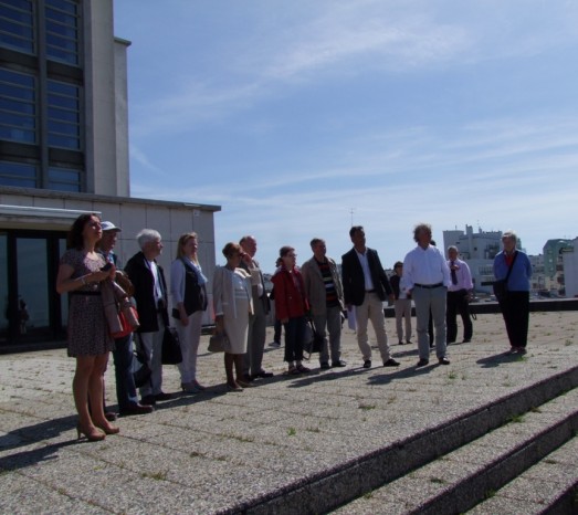 C’est sur la terrasse de la Mairie de Brest, en compagnie de son Maire que le groupe a posé avant d’embarquer.