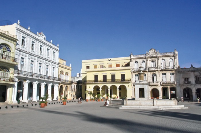 La Havane.La plaza Vieja, au coeur de Habana Vieja.