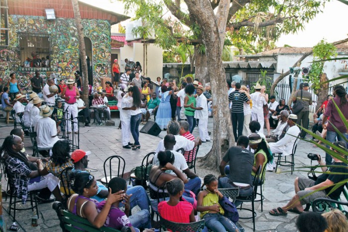 Santiago de Cuba. La maison del Caribe, où la population de Santiago aime à se retrouver pour aller danser.