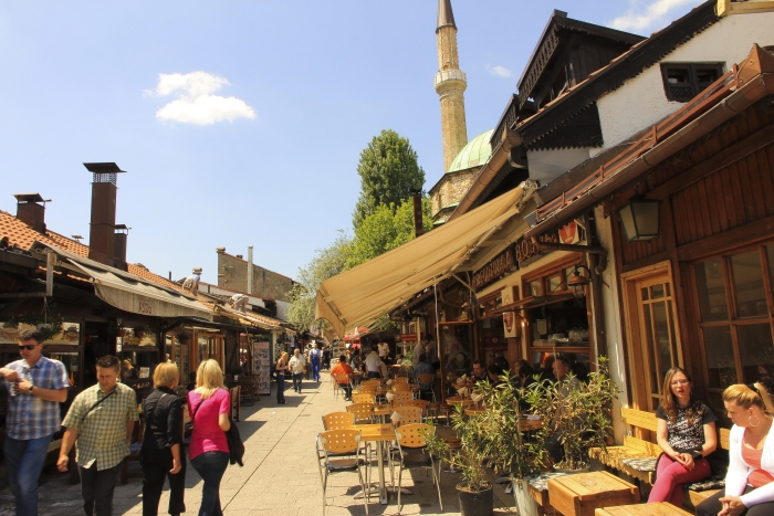 La vieille ville de Sarajevo, première porte de l’Orient au coeur des Balkans.