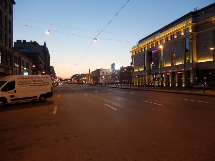 22 juin. Il est une heure du matin, au coeur de Saint-Petersbourg…