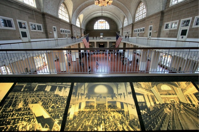 Le musée d’Ellis Island, consacré à l’histoire de l’immigration aux USA. C’est à deux pas de ce musée que l’on trouve la célèbre Statue de la liberté, cadeau de la France aux Etats-Unis.