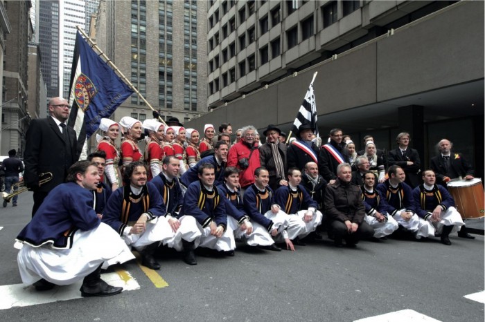 Les musiciens et danseurs bretons invités à la Saint-Patrick à New-York, avant le départ du défilé.