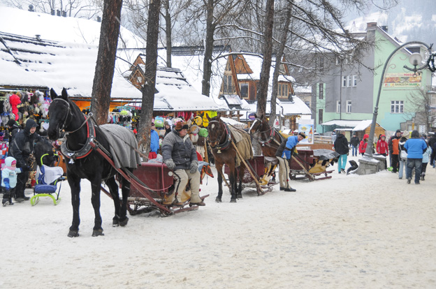Zakopane est « la » station de ski des Polonais et son centre piétonnier est toujours très animé.