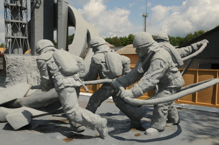 Un monument rend hommage aux hommes qui se sont sacrifiés pour tenter d’isoler le réacteur et de limiter la catastrophe.