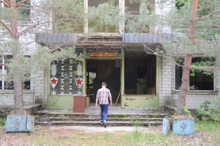 L’entrée du commissariat de police.