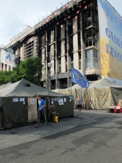 La maison des syndicats victime d’un incendie et de plusieurs assauts. On ne sait combien de personnes ont été tuées à l’intérieur.