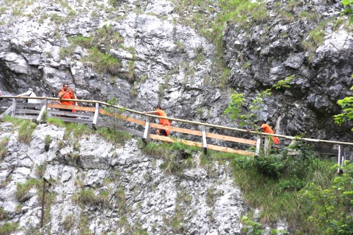 Randonnée dans les superbes Gorges du Loup, accessibles depuis l’hôtel.