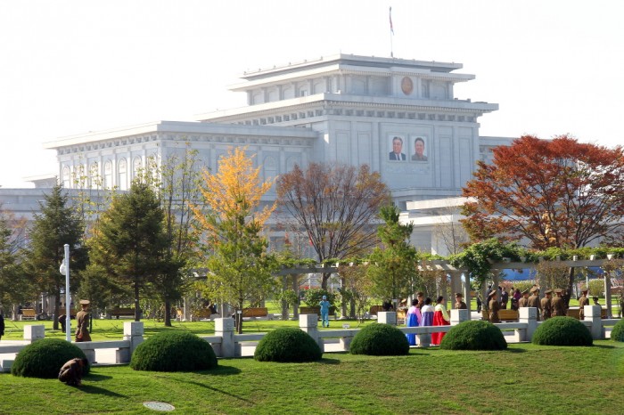 Le Mausolée où sont présentés les corps embaumés des Président Kim Il Sung et de l’ancien dirigeant Kim Jong Il.