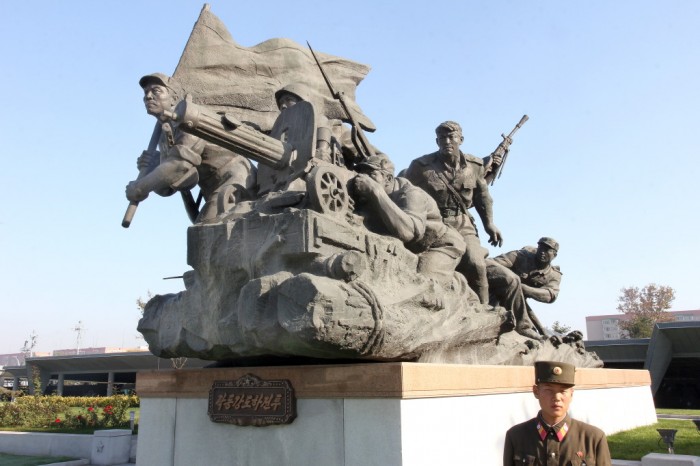 Sculpture commémorant les combats lors de la guerre de Corée, au musée entièrement rénové qui lui est consacré, à Pyongyang.