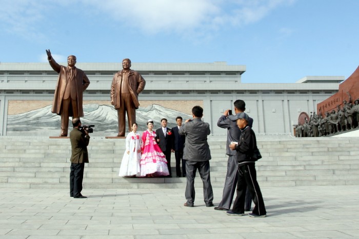 Monument à Kim Il-Sung, sur la colline de Mansudae, où chaque jour, des milliers de coréens et visiteurs sont invités à rendre hommage au défunt président.